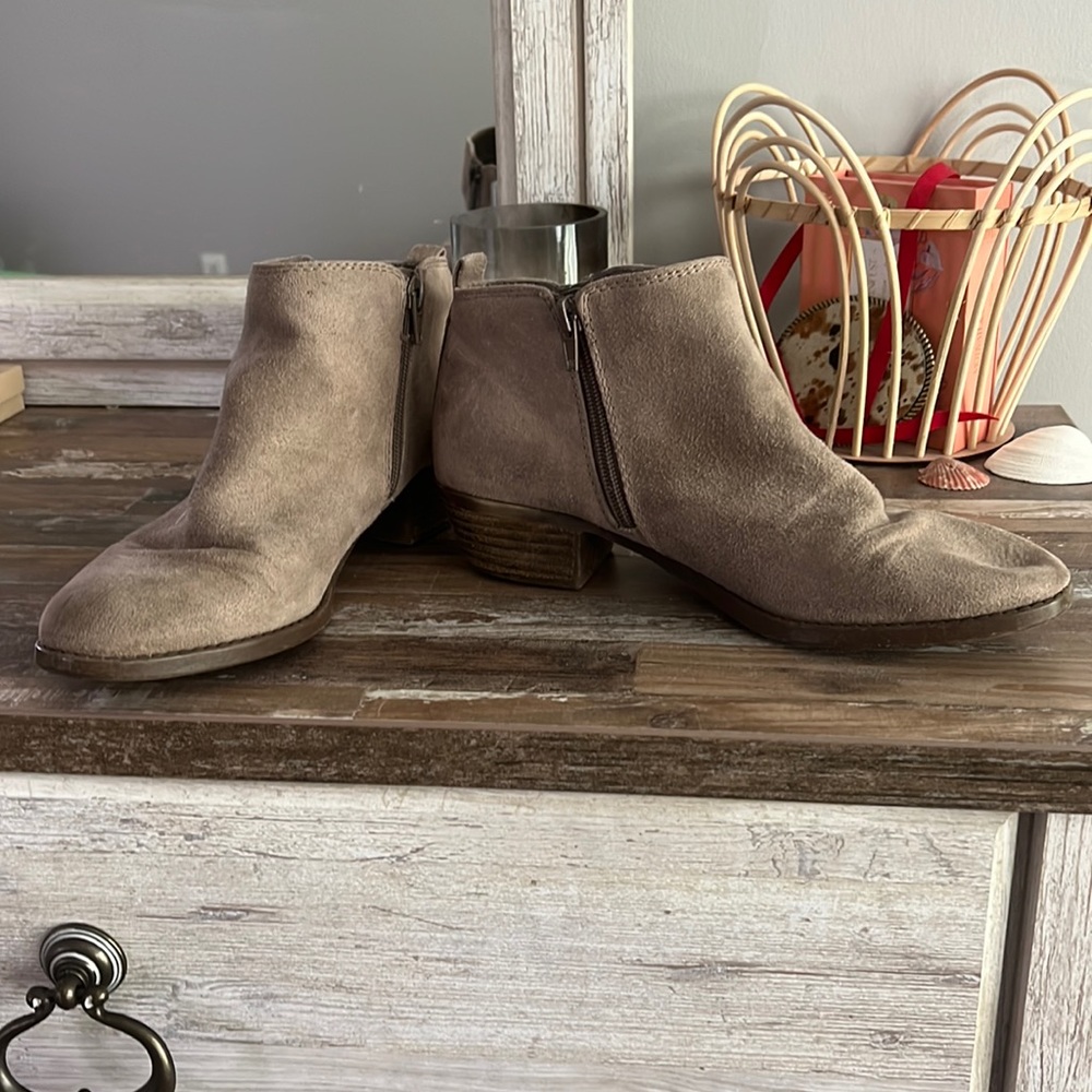 Carlos by Carlos Santana Women's Brie. Size 8 1/2.